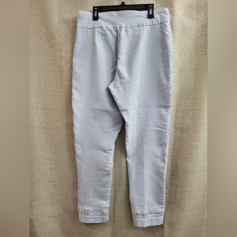 Crown & Ivy Women's Pinstripe Blue White Nautical Ankle Pull On Pants Size 8 - Picture 2 of 8